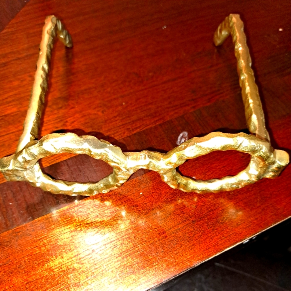 Glasses Sculpture